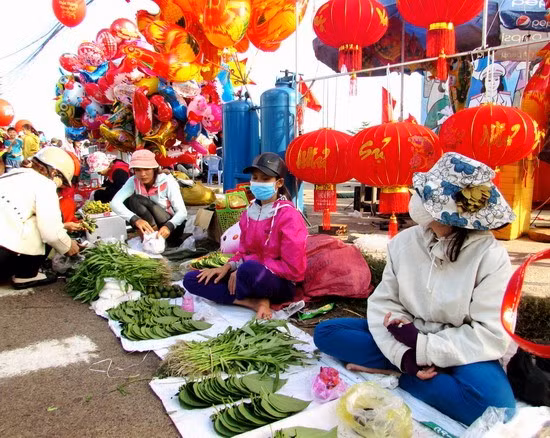 Nhiều người bán trầu cau tại Lễ hội Chợ Gò. Ảnh Hoài Thu Nhiều người bán trầu cau tại Lễ hội Chợ Gò. Ảnh Hoài Thu