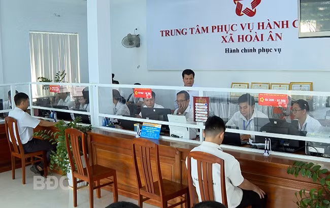 Người dân đến giải quyết các thủ tục hành chính tại buổi vận hành thử nghiệm. Ảnh: H.H Người dân đến giải quyết các thủ tục hành chính tại buổi vận hành thử nghiệm. Ảnh: H.H