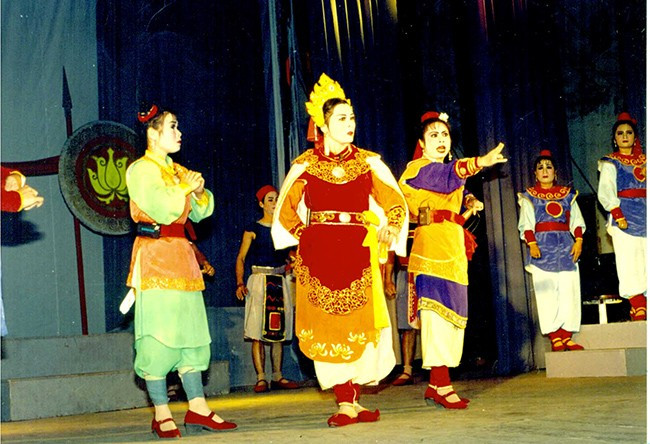 NSND Phương Thảo (giữa) vào vai Bùi Thị Xuân trong vở tuồng Bùi Thị Xuân hồi kết cuộc. Ảnh: Nhà hát Nghệ thuật truyền thống