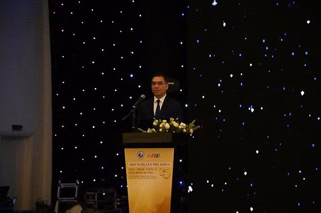 Ông Hà Anh Đức, Cục trưởng Cục Quản lý khám, chữa bệnh (Bộ Y tế) phát biểu tại hội nghị.