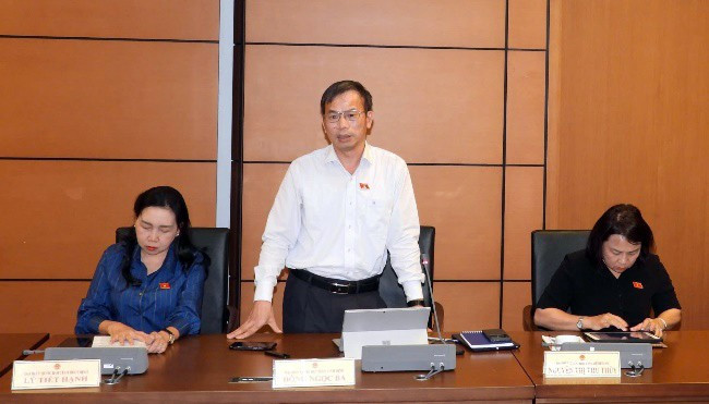 ĐB Đồng Ngọc Ba đề nghị cần chú trọng biện pháp đảm bảo năng lực của các đơn vị thuộc bộ khi thực hiện hoạt động kiểm tra, xử phạt vi phạm hành chính. Ảnh: Đoàn ĐBQH tỉnh ĐB Đồng Ngọc Ba đề nghị cần chú trọng biện pháp đảm bảo năng lực của các đơn vị thuộc bộ khi thực hiện hoạt động kiểm tra, xử phạt vi phạm hành chính. Ảnh: Đoàn ĐBQH tỉnh