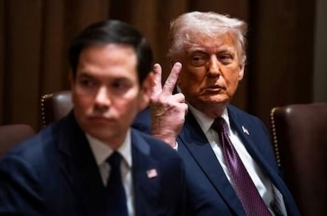 Tổng thống Mỹ Donald Trump và Ngoại trưởng Marco Rubio trong một cuộc họp nội các vào tháng 3 vừa qua (Ảnh: Washington Post).