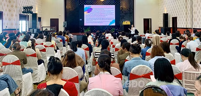 Lớp tập huấn thu hút đông đảo phụ nữ tham gia. Ảnh: T.K