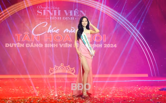 Hoa khôi Mạc Huyền Trân