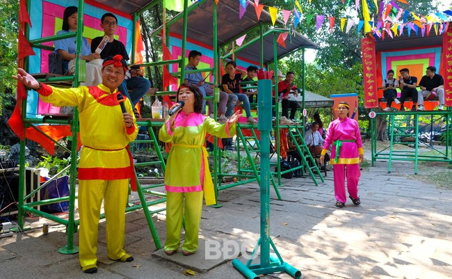 Với lối diễn dí dỏm, gần gũi, các anh chị hiệu đã góp phần quảng bá di sản nghệ thuật bài chòi dân gian Bình Định đến với công chúng. Với lối diễn dí dỏm, gần gũi, các anh chị hiệu đã góp phần quảng bá di sản nghệ thuật bài chòi dân gian Bình Định đến với công chúng.