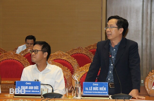 Đại diện Trường ĐH Tôn Đức Thắng (TP Hồ Chí Minh) trao đổi một số kết quả nghiên cứu, chuyển giao và ứng dụng các nhiệm vụ KH&CN tại trường.