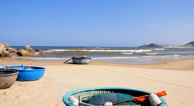 Biển Cát Hải đầy sức quyến rũ du khách. Ảnh: NGỌC NHUẬN