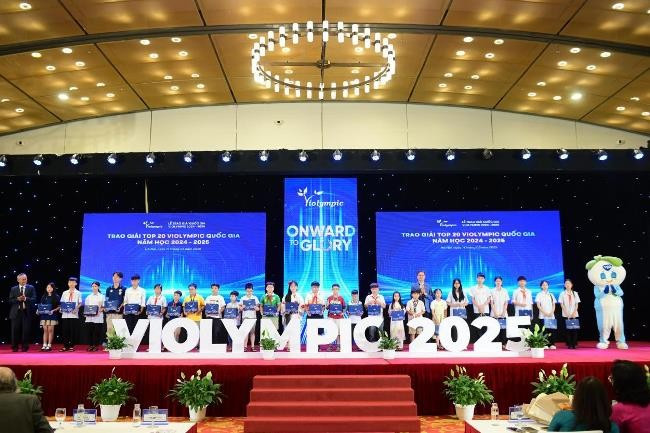 Ban Tổ Chức trao giải Top 20 Violympic Quốc gia năm học 2024 - 2025 Ban Tổ Chức trao giải Top 20 Violympic Quốc gia năm học 2024 - 2025