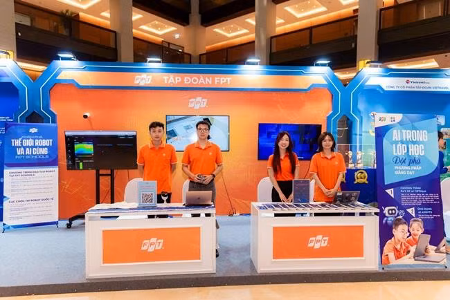 Gian hàng của Tập đoàn FPT Hội nghị toàn quốc quán triệt và triển khai thực hiện Nghị quyết số 66-NQ/TW và Nghị quyết số 68-NQ/TW. Ảnh: FPT