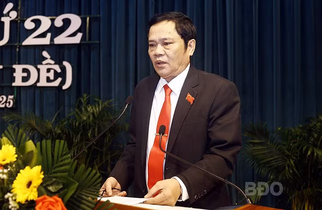 ĐB HĐND tỉnh Trần Cang - Chủ nhiệm Ủy ban Kiểm tra Tỉnh ủy, Trưởng ban Kiểm phiếu, quán triệt quy trình bầu bổ sung Ủy viên UBND tỉnh nhiệm kỳ 2021-2026.