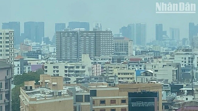 Nhiều cao ốc tại Bangkok cảm nhận rung lắc vào sáng 31.3. (Ảnh: Xuân Sơn) Nhiều cao ốc tại Bangkok cảm nhận rung lắc vào sáng 31.3. (Ảnh: Xuân Sơn)