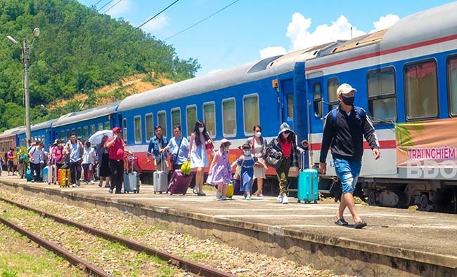 Bình Định đa dạng sản phẩm du lịch, kết nối phát triển du lịch đường sắt. Ảnh: ĐOAN NGỌC Bình Định đa dạng sản phẩm du lịch, kết nối phát triển du lịch đường sắt. Ảnh: ĐOAN NGỌC