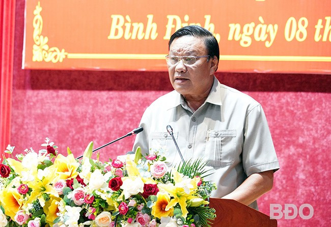 Phó Bí thư Thường trực Tỉnh ủy Lê Kim Toàn thông qua báo cáo tóm tắt tình hình 3 tháng đầu năm 2025 và nhiệm vụ quý II/2025. Ảnh: N.H Phó Bí thư Thường trực Tỉnh ủy Lê Kim Toàn thông qua báo cáo tóm tắt tình hình 3 tháng đầu năm 2025 và nhiệm vụ quý II/2025. Ảnh: N.H