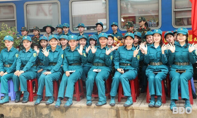 Các nữ chiến sĩ hào hứng với nhiệm vụ sắp tới. Ảnh: H.P Các nữ chiến sĩ hào hứng với nhiệm vụ sắp tới. Ảnh: H.P