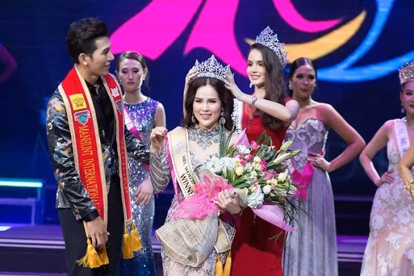 Việt Nam đăng quang Hoa hậu Quý bà Hòa bình thế giới 2017.