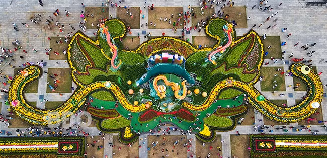 Nét độc đáo là phối cảnh cụm linh vật khi nhìn từ trên cao như hình ảnh một đầu rồng lớn. Ảnh; NGỌC NHUẬN