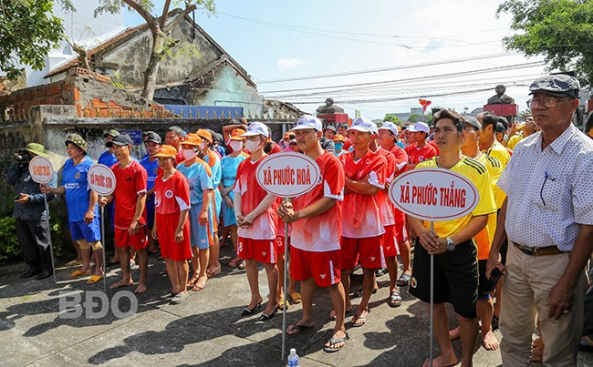 Các đội tham gia giải đua thuyền đến từ xã Phước Thuận, Phước Sơn, Phước Hòa, Phước Thắng. Ảnh: N.DŨNG