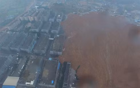 Vụ lở đất kinh hoàng tại Thâm Quyến nhìn từ trên cao. Ảnh: Xinhua