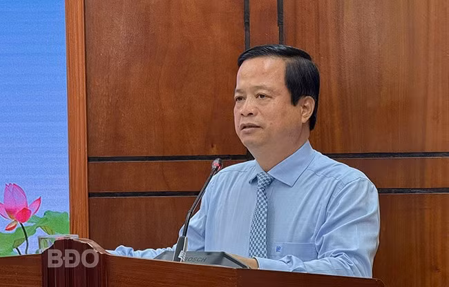 Đồng chí Nguyễn Tuấn Thanh, Ủy viên Ban Thường vụ Tỉnh ủy, Phó Chủ tịch Thường trực UBND tỉnh - Phó Bí thư Thường trực Đảng ủy UBND tỉnh, phát biểu chỉ đạo Đại hội. Ảnh: N.H.