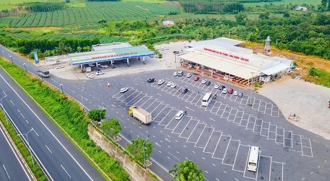 Bộ Xây dựng ủy quyền, giao nhiệm vụ tổ chức triển khai thực hiện dự án đầu tư xây dựng trạm dừng nghỉ trên tuyến cao tốc Bắc - Nam phía Đông do Bộ Xây dựng quản lý.