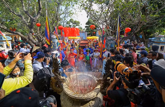 Lễ hội Chùa Bà - Cảng thị Nước Mặn mới được công nhận là di sản văn hóa phi vật thể cấp quốc gia. Ảnh: NGUYỄN DŨNG