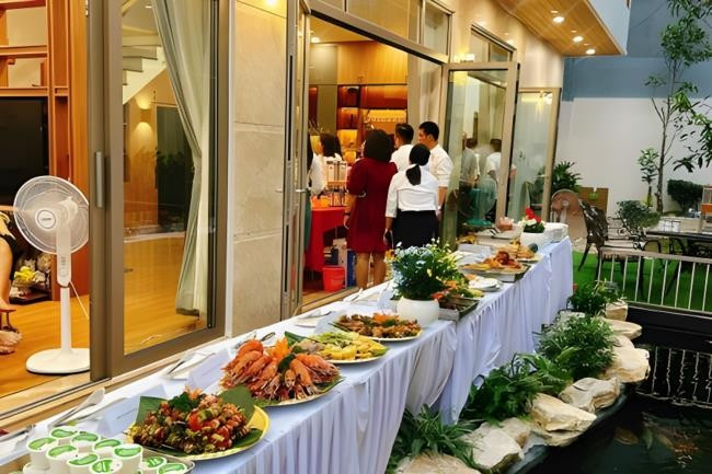 Ngọc Thuận sử dụng nguyên liệu tươi ngon để nấu tiệc