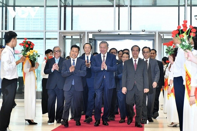 Tổng Bí thư Tô Lâm tới dự và chủ trì buổi gặp mặt đại diện các nhà giáo, cán bộ quản lý giáo dục Tổng Bí thư Tô Lâm tới dự và chủ trì buổi gặp mặt đại diện các nhà giáo, cán bộ quản lý giáo dục