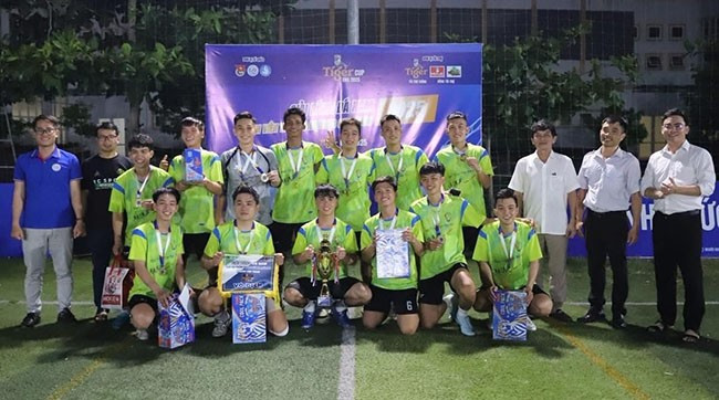 Đội Khoa Giáo dục thể chất giành vô địch Giải bóng đá nam sinh viên trường ĐH Quy Nhơn, tranh cúp bia Tiger 2025. Ảnh: Trường ĐH Quy Nhơn Đội Khoa Giáo dục thể chất giành vô địch Giải bóng đá nam sinh viên trường ĐH Quy Nhơn, tranh cúp bia Tiger 2025. Ảnh: Trường ĐH Quy Nhơn