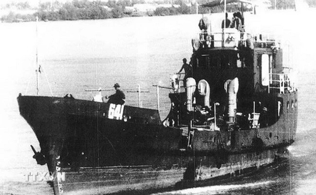 Tàu HQ-671 (còn được biết đến với phiên hiệu C41) là con tàu “Không số” duy nhất còn lại trong số những con tàu làm nên “Đường Hồ Chí Minh trên biển”, đã được Thủ tướng Chính phủ công nhận là bảo vật quốc gia. Trong kháng chiến chống Mỹ mang số hiệu 641. (Ảnh: Tư liệu/TTXVN) Tàu HQ-671 (còn được biết đến với phiên hiệu C41) là con tàu “Không số” duy nhất còn lại trong số những con tàu làm nên “Đường Hồ Chí Minh trên biển”, đã được Thủ tướng Chính phủ công nhận là bảo vật quốc gia. Trong kháng chiến chống Mỹ mang số hiệu 641. (Ảnh: Tư liệu/TTXVN)