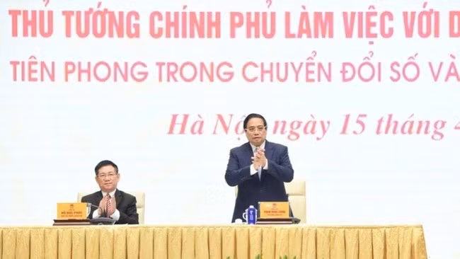 Thủ tướng Phạm Minh Chính chủ trì hội nghị với doanh nghiệp nhà nước về tiên phong trong chuyển đổi số, thúc đẩy tăng trưởng (Ảnh: TRẦN HẢI).