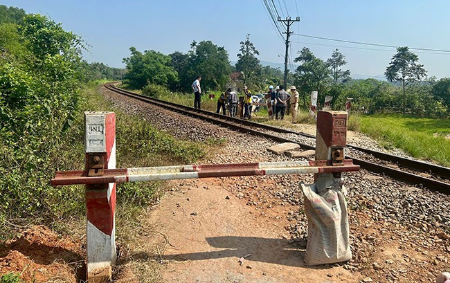 Lối đi không đảm bảo an toàn tại Km 1035+680, thuộc thôn Nghĩa Lộc, xã Mỹ Lộc, huyện Phù Mỹ đã được đóng. Ảnh: N.L Lối đi không đảm bảo an toàn tại Km 1035+680, thuộc thôn Nghĩa Lộc, xã Mỹ Lộc, huyện Phù Mỹ đã được đóng. Ảnh: N.L