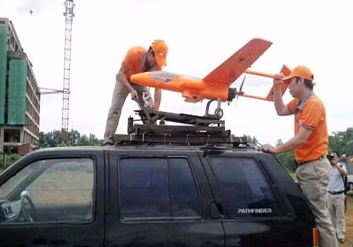 Việt Nam luôn giành sự quan tâm nhất định tới công nghệ chế tạo UAV nói riêng và trình độ công nghệ khoa học kỹ thuật hiện đại trên thế giới nói chung. Việt Nam luôn giành sự quan tâm nhất định tới công nghệ chế tạo UAV nói riêng và trình độ công nghệ khoa học kỹ thuật hiện đại trên thế giới nói chung.