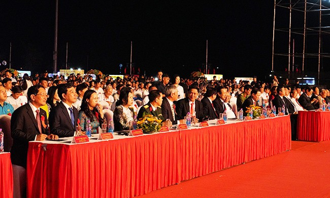 Các đồng chí lãnh đạo Trung ương, tỉnh, đại biểu dự lễ kỷ niệm. Ảnh: N.H