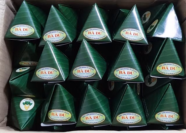 Bánh ít lá gai Bà Dư.