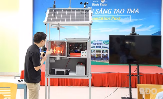 Với máy nhận diện sâu - rầy, ngành Nông nghiệp tỉnh có thêm kênh để nhận định, phân tích đánh giá sâu bệnh hại trên cây lúa, từ đó có giải pháp thực hiện phòng trừ hiệu quả. Ảnh: TRỌNG LỢI