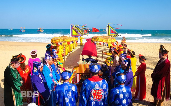 Nghinh thần Nam Hải nhập điện là một nghi lễ quan trọng trong Lễ hội cầu ngư vạn đầm Xương Lý.