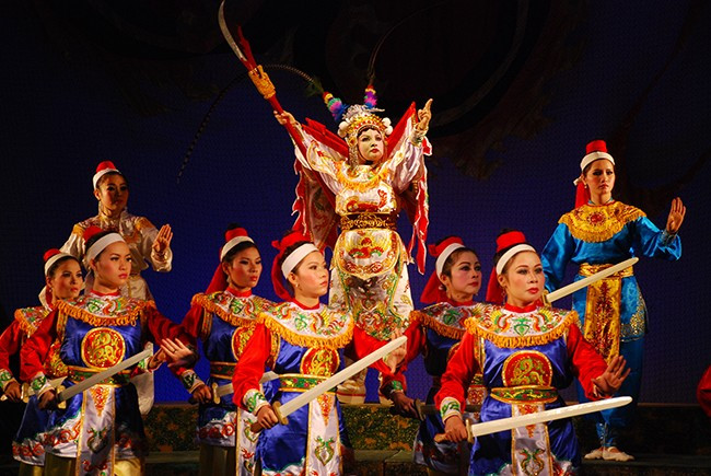 Cảnh trong vở tuồng “Đào Tam xuân loạn trào”. Ảnh: T.N Cảnh trong vở tuồng “Đào Tam xuân loạn trào”. Ảnh: T.N