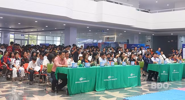 Hơn 700 học sinh lớp 9, phụ huynh đến tham gia chương trình Fschool Fest: Ngày hội trải nghiệm. Ảnh: HỒ ĐIỂM