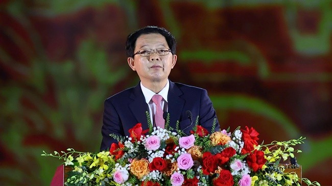 Bí thư Tỉnh ủy Hồ Quốc Dũng ôn lại truyền thống cách mạng hào hùng của Đảng bộ, quân và dân Bình Định trong cuộc đấu tranh giải phóng dân tộc; xây dựng quê hương sau ngày giải phóng. Ảnh: NGUYỄN DŨNG Bí thư Tỉnh ủy Hồ Quốc Dũng ôn lại truyền thống cách mạng hào hùng của Đảng bộ, quân và dân Bình Định trong cuộc đấu tranh giải phóng dân tộc; xây dựng quê hương sau ngày giải phóng. Ảnh: NGUYỄN DŨNG