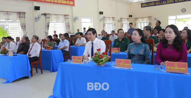 Các đại biểu tham dự buổi lễ. Ảnh: H.P