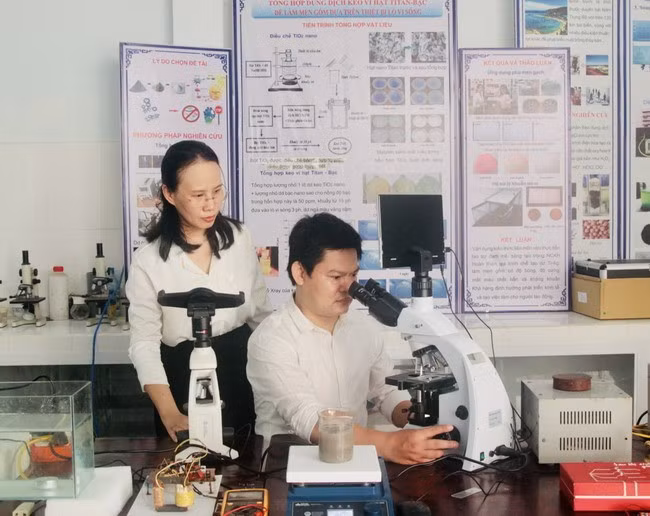 Mỗi thành công của TS Đỗ Phương Anh đều có sự đồng hành của chị Nguyễn Thị Ánh Tuyết. Ảnh: K. LINH Mỗi thành công của TS Đỗ Phương Anh đều có sự đồng hành của chị Nguyễn Thị Ánh Tuyết. Ảnh: K. LINH