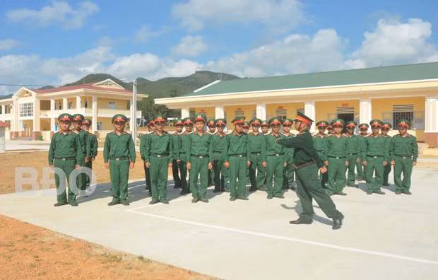 Huấn luyện chiến sĩ mới ở Trung đoàn 866.