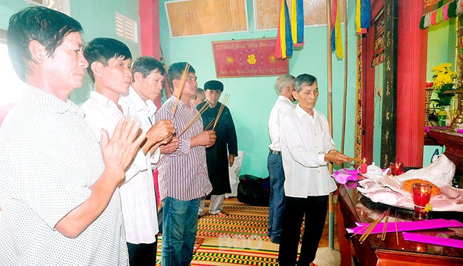 Lễ Thanh minh ở Bình Định là nét đẹp nhân văn sâu sắc, gắn kết tình làng, nghĩa xóm. Ảnh: THANH NHÀN Lễ Thanh minh ở Bình Định là nét đẹp nhân văn sâu sắc, gắn kết tình làng, nghĩa xóm. Ảnh: THANH NHÀN