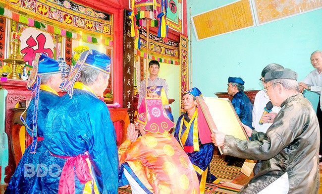 Lễ Thanh minh ở thôn An Cửu, xã Phước Hưng (huyện Tuy Phước) tổ chức tại đình làng An Cửu hằng năm, chọn theo ngày tốt trong tiết khí. Ảnh: THANH NHÀN Lễ Thanh minh ở thôn An Cửu, xã Phước Hưng (huyện Tuy Phước) tổ chức tại đình làng An Cửu hằng năm, chọn theo ngày tốt trong tiết khí. Ảnh: THANH NHÀN