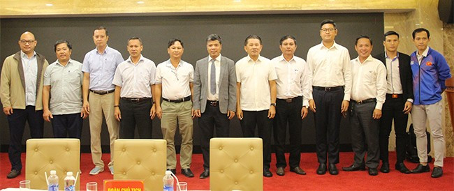 Ban chấp hành nhiệm kỳ mới ra mắt nhận nhiệm vụ. Ảnh: TRỌNG LỢI