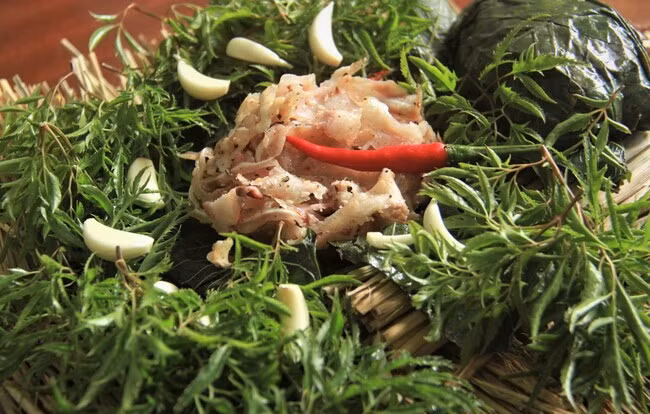 Món tré rơm Bình Định được sử dụng tại Sài Gòn. Ảnh: Đ.D