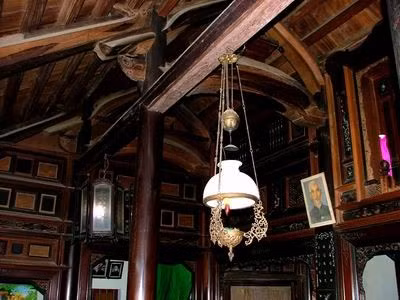 Kết cấu bên trong một ngôi nhà lá mái ở thị trấn Phú Phong (Tây Sơn).