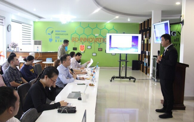 Đại diện dự án chuỗi khách sạn tầm trung Haku Hotel trình bày ý tưởng khởi nghiệp. Ảnh: TRỌNG LỢI Đại diện dự án chuỗi khách sạn tầm trung Haku Hotel trình bày ý tưởng khởi nghiệp. Ảnh: TRỌNG LỢI