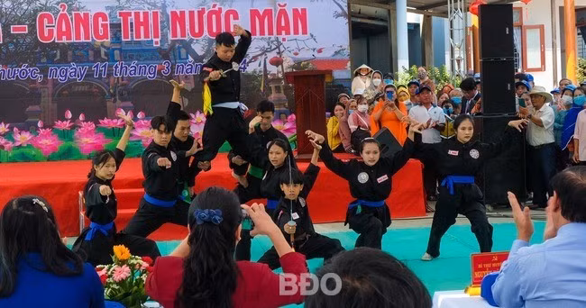 Biểu diễn võ thuật tại Lễ khai hội. Ảnh: NGỌC NHUẬN