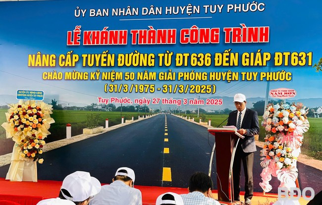Chủ tịch UBND huyện Tuy Phước Huỳnh Nam phát biểu tại lễ khánh thành. Ảnh: HẢI YẾN